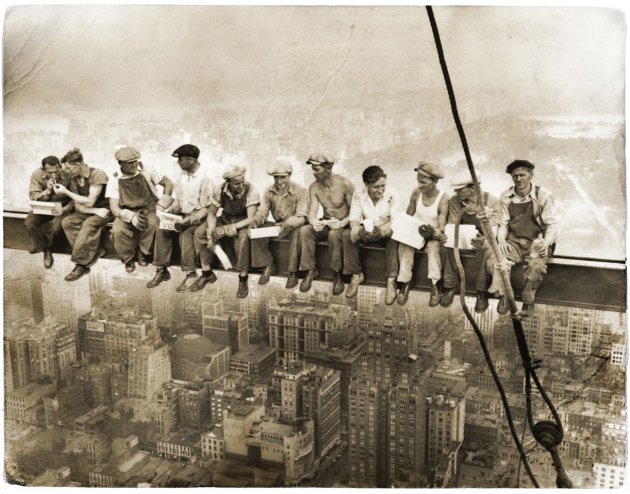 Men at work 1932 Rockefeller center nyc